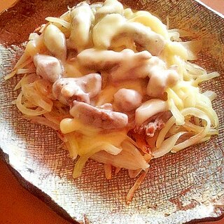 玉ねぎと牛肉のとろ～りチーズ乗せ